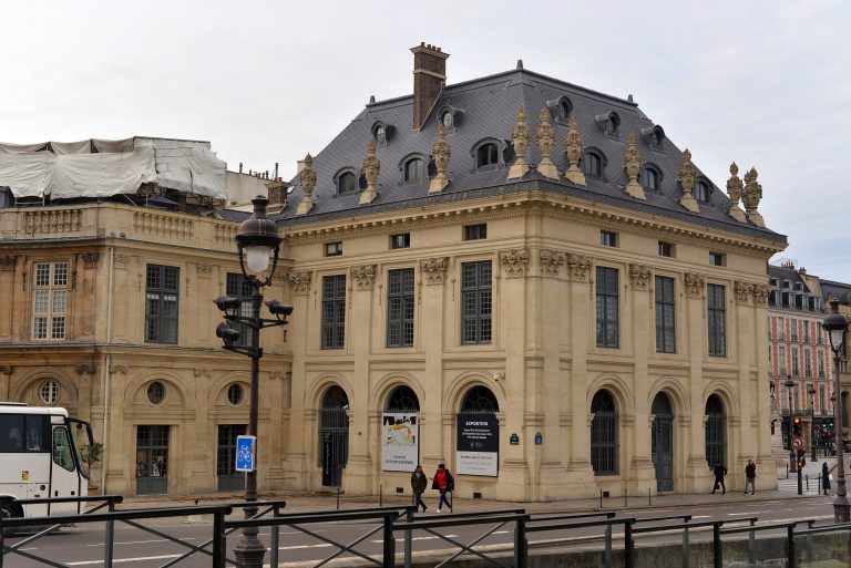 academy-des-beaux-arts-paris-france-1