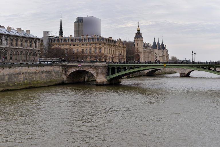bridge-pont-notre-dame-paris-france-84