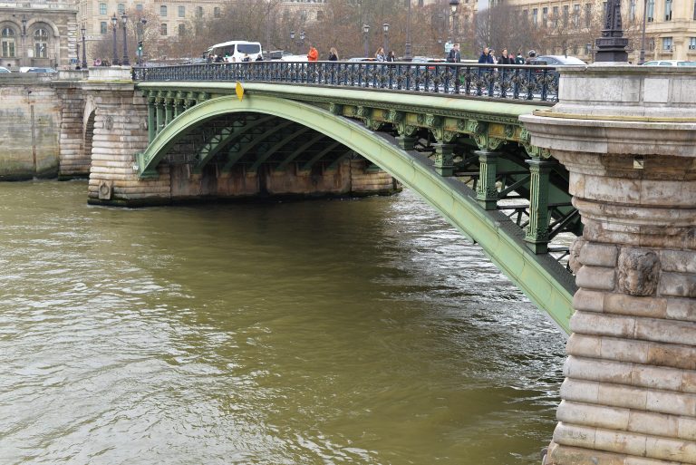 bridge-pont-notre-dame-paris-france-86