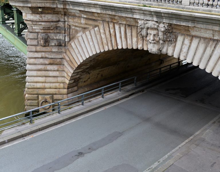 bridge-pont-notre-dame-paris-france-87