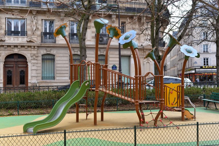 climbing-frame-paris-france-121
