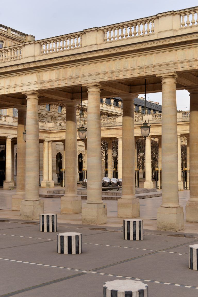 collonade-domaine-national-du-palais-royal-paris-france-122