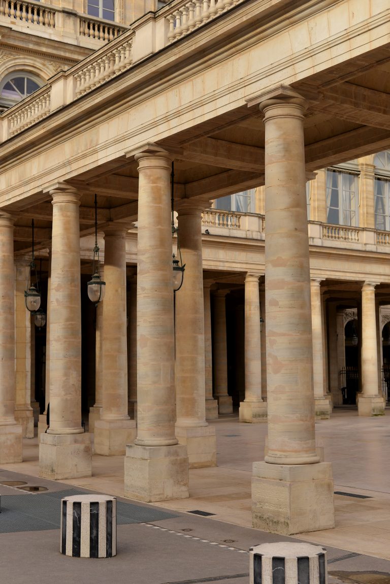 collonade-domaine-national-du-palais-royal-paris-france-123