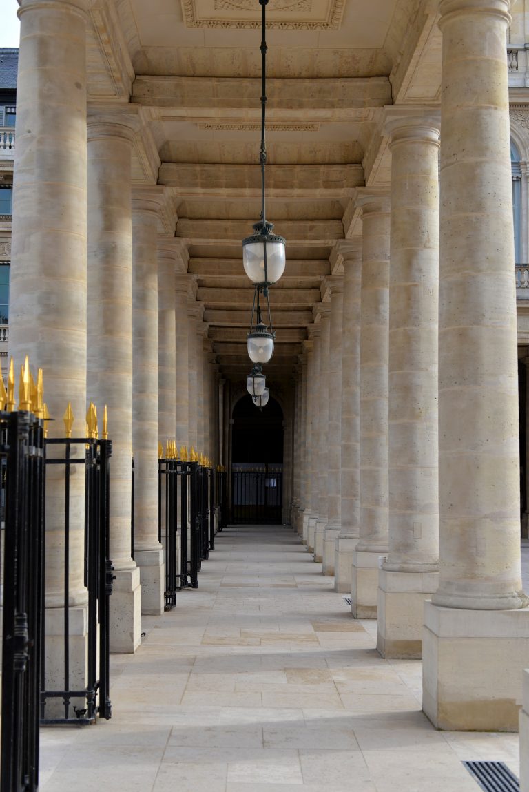 collonade-domaine-national-du-palais-royal-paris-france-124