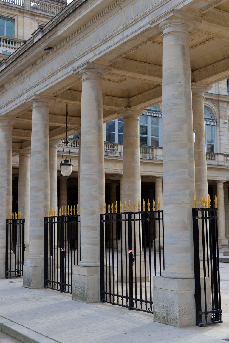 collonade-domaine-national-du-palais-royal-paris-france-125