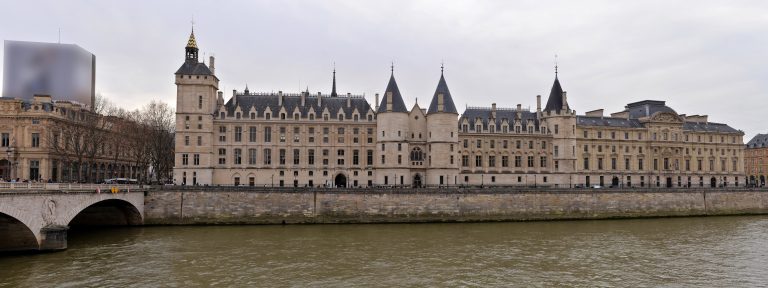 courthouse-palais-de-justice-paris-france-335
