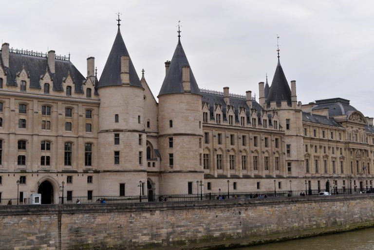 courthouse-palais-de-justice-paris-france-336
