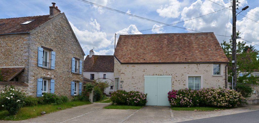 houses-blandy-les-tours-france-468