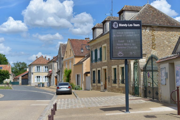 information-board-blandy-les-tours-france-469