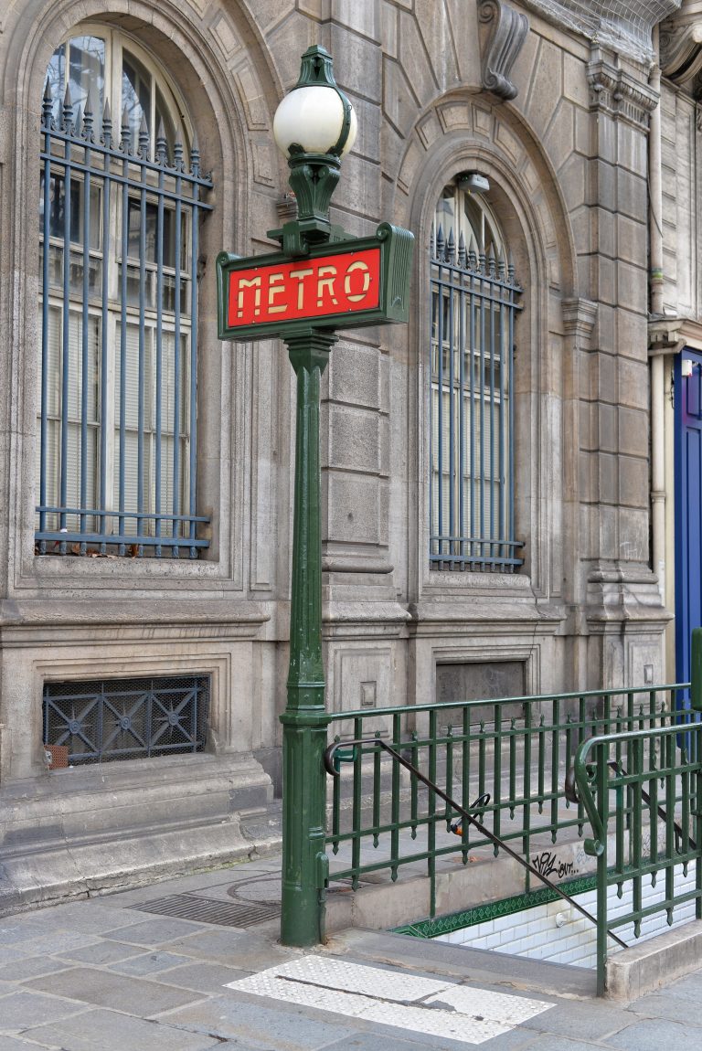 metro-station-paris-france-303