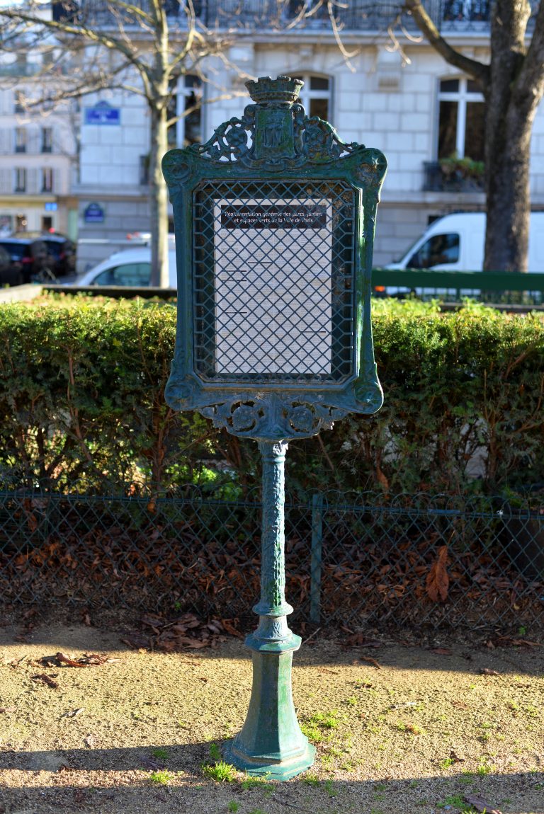 notice-board-paris-france-320