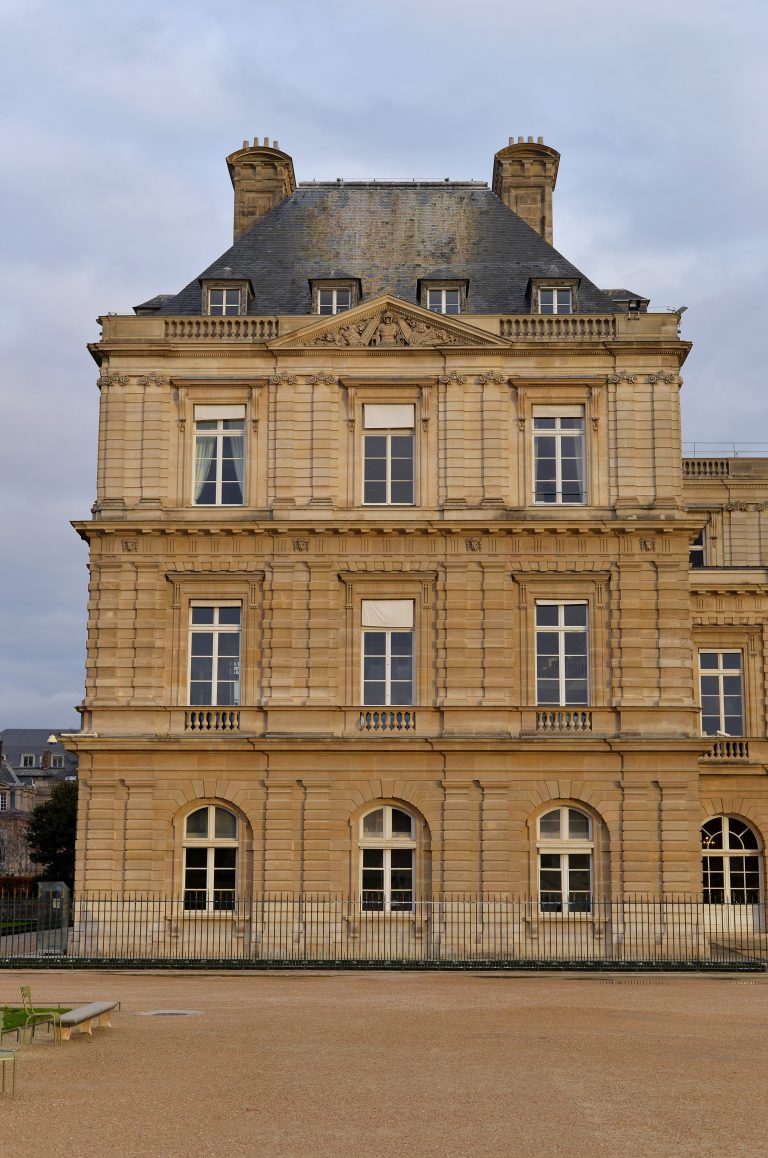 palace-palais-du-luxembourg-paris-france-330