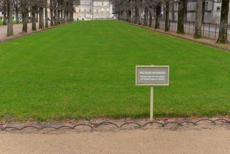 sign-paris-france-379