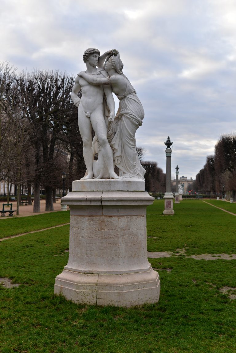 statue-la-nuit-paris-france-393