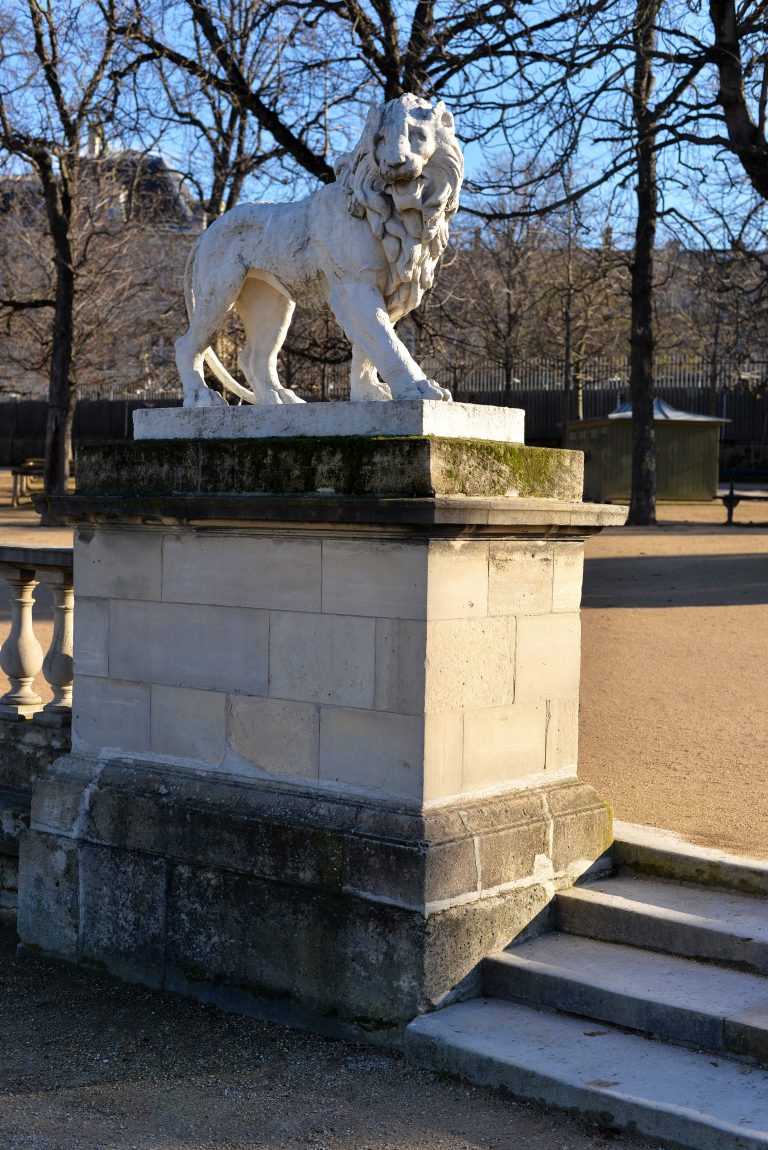 statue-le-lion-paris-france-398