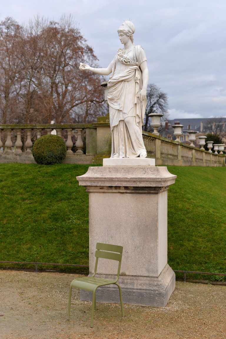 statue-minerve-a-la-chouette-paris-france-399