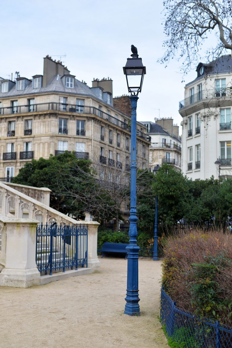 street-lamp-paris-france-414