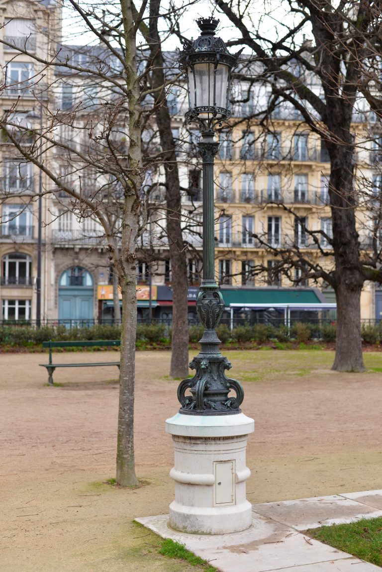 street-lamp-paris-france-417