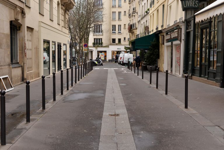 street-paris-france-359