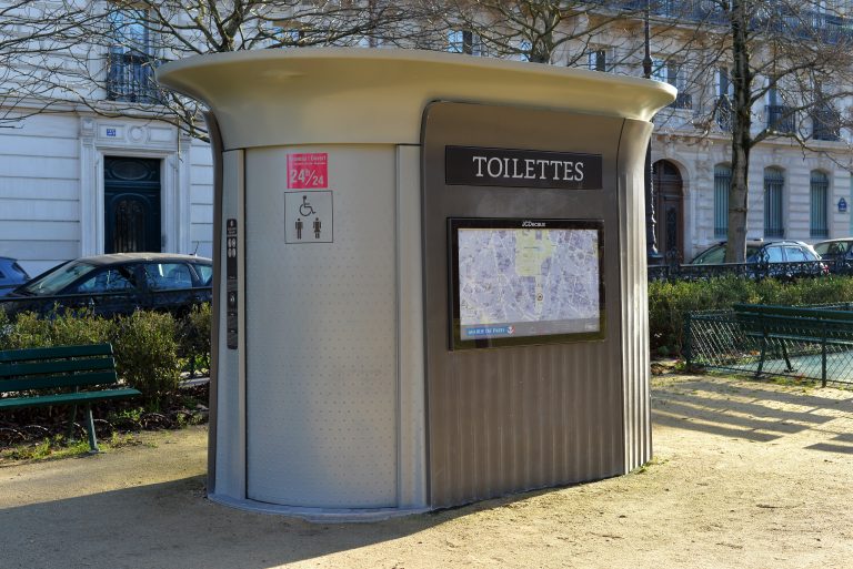 toilets-paris-france-424