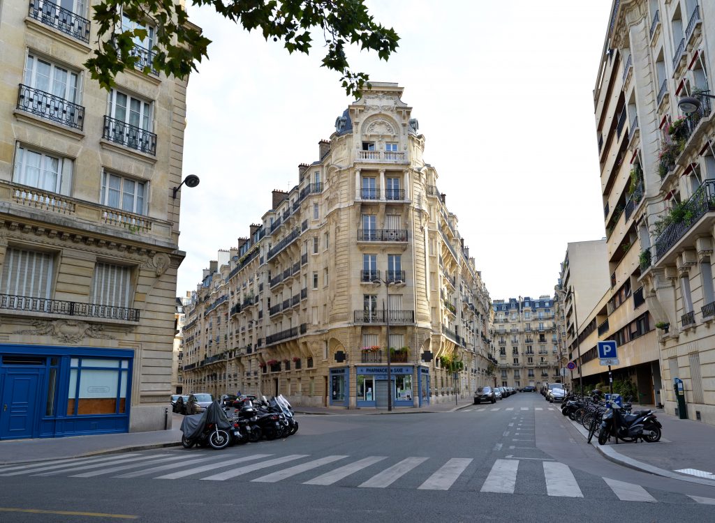 apartment-buildings-paris-france-532