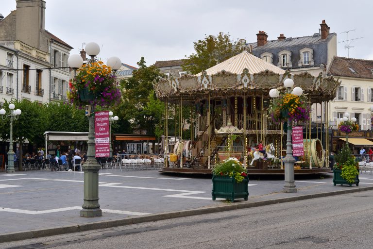 carousel-fontainebleau-france-520