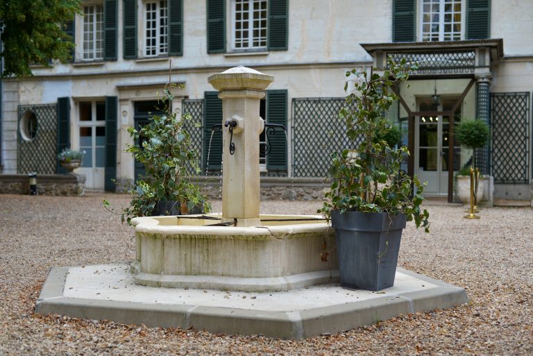 fountain-varennes-jarcy-france-593