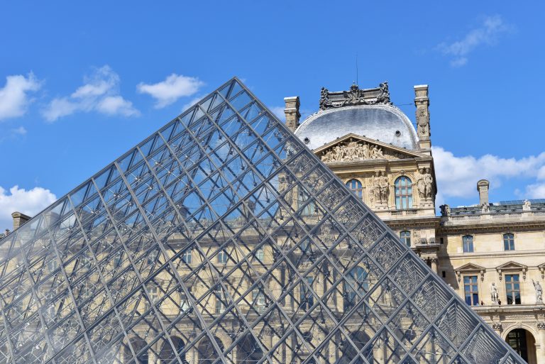 museum-louvre-paris-france-573