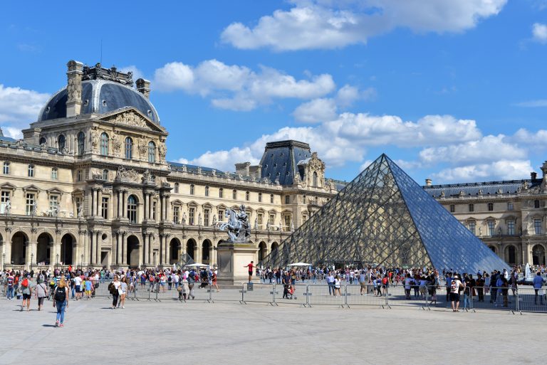 museum-louvre-paris-france-574