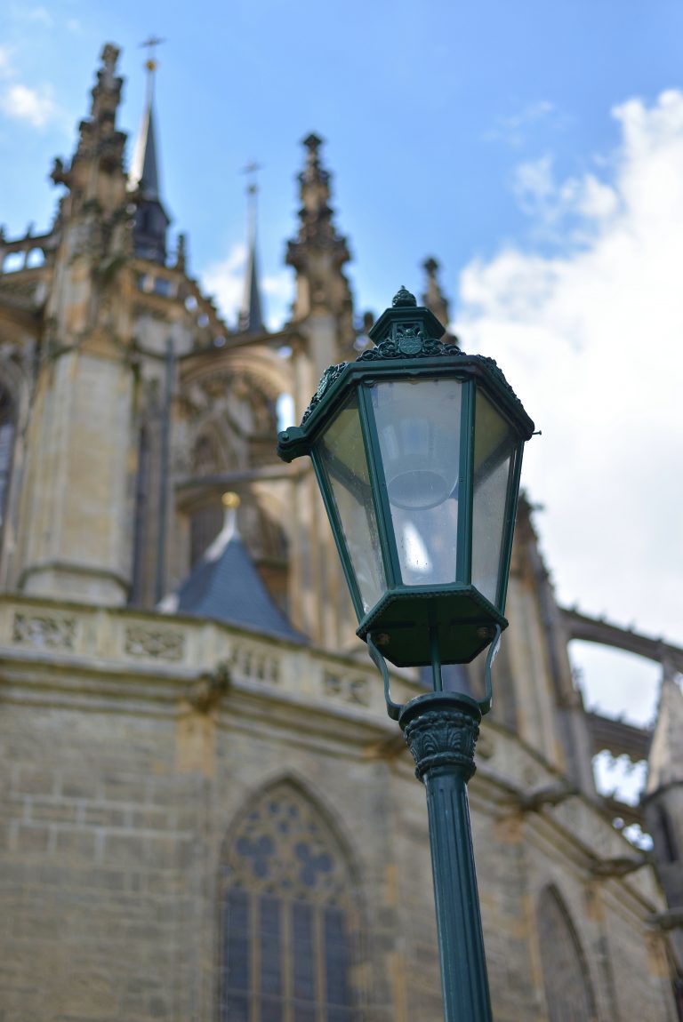 street-lamp-kutna-hora-czech-republic-670