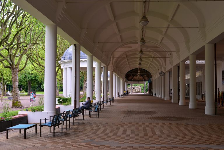collonade-spa-vittel-france-599