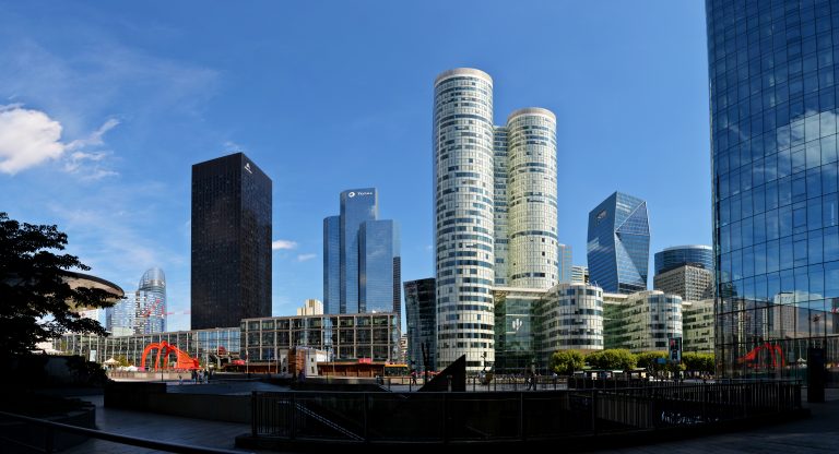 commercial-la-defense-courbevoie-france-542
