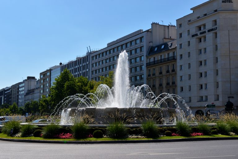 fountain-neuilly-sur-seine-france-551