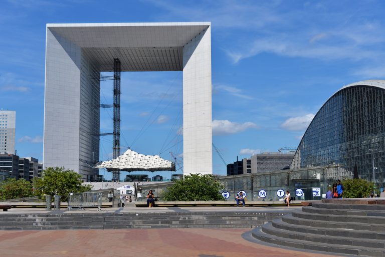 monument-la-grande-arche-de-la-defense-puteaux-france-563