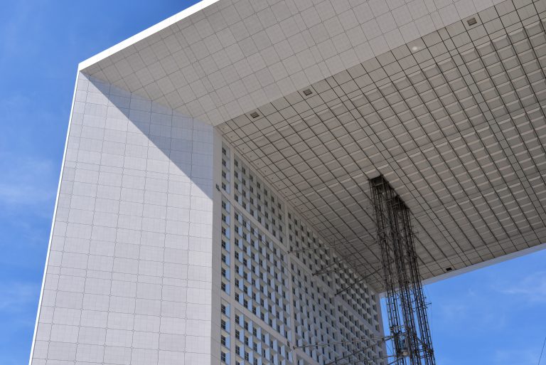 monument-la-grande-arche-de-la-defense-puteaux-france-565