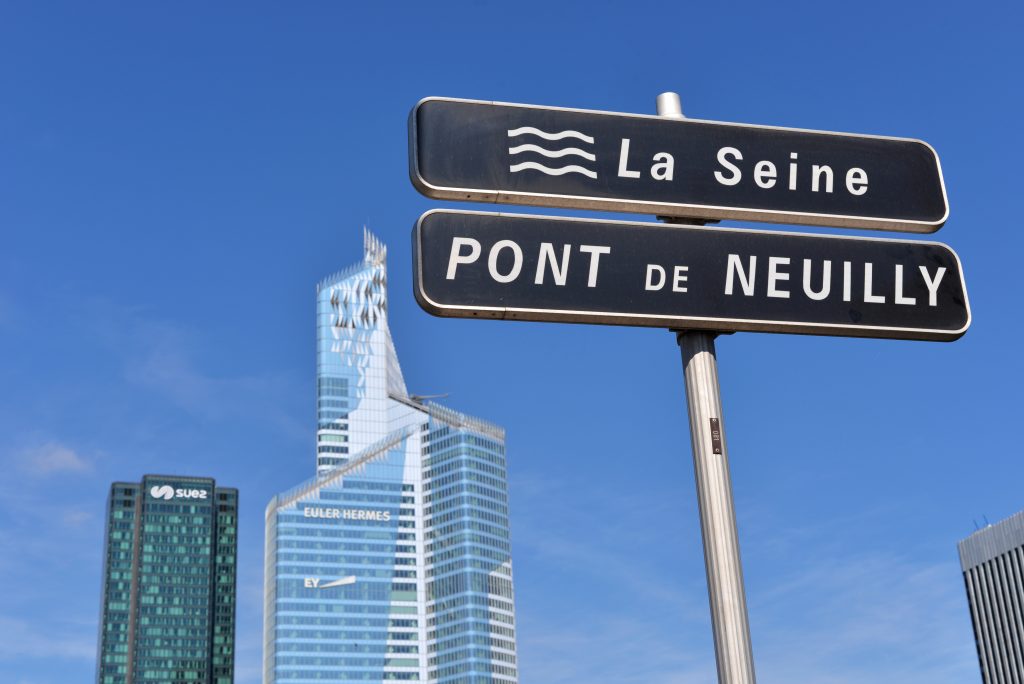 sign-neuilly-sur-seine-france-584