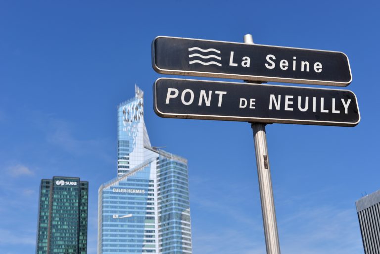 sign-neuilly-sur-seine-france-584